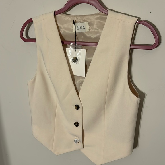 DISSH Tops - Reposh—DISSH Cream Sleeveless Vest Top
No tags included